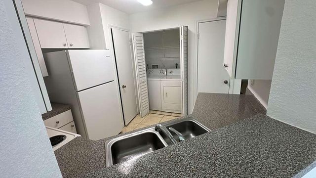 2405 NW 33rd Street 1207, Oakland Park, FL 33309