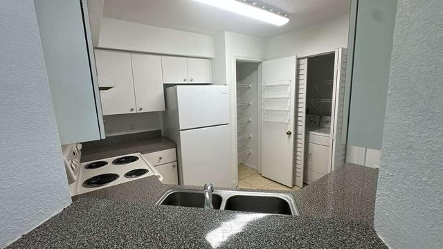 2405 NW 33rd Street 1207, Oakland Park, FL 33309
