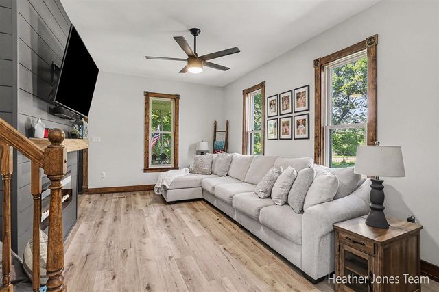 8960 Myers Lake Avenue, Rockford, MI 49341