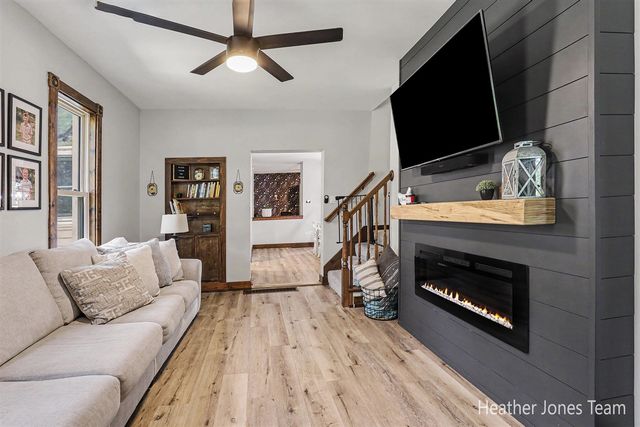 8960 Myers Lake Avenue, Rockford, MI 49341