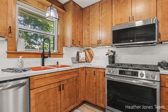 8960 Myers Lake Avenue, Rockford, MI 49341