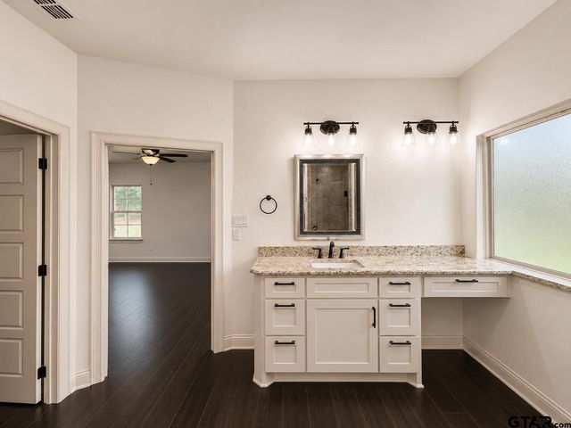 19356 Cedarpark Pl, Lindale, TX 75771