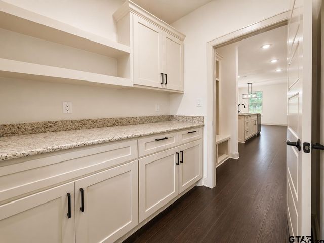 19356 Cedarpark Pl, Lindale, TX 75771
