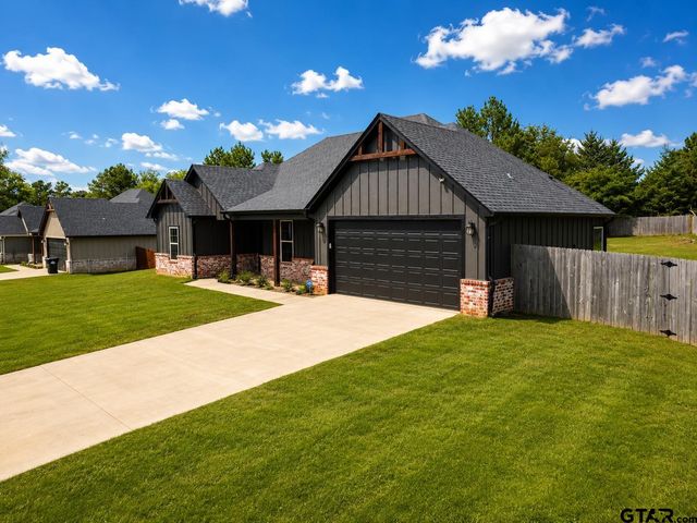 19356 Cedarpark Pl, Lindale, TX 75771