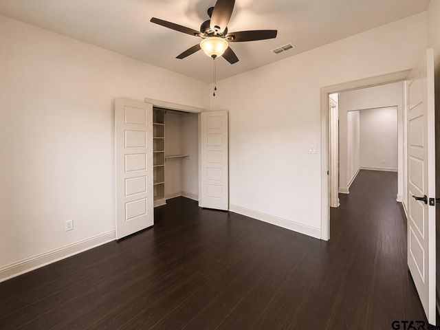 19356 Cedarpark Pl, Lindale, TX 75771
