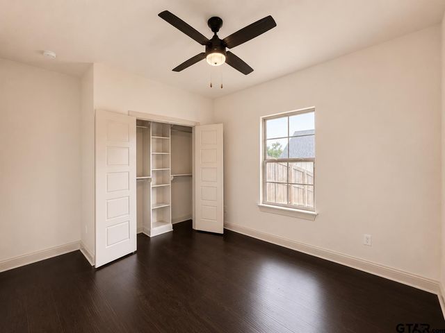 19356 Cedarpark Pl, Lindale, TX 75771