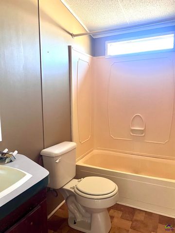 141 Shady Oaks Road, Eastman, GA 31023