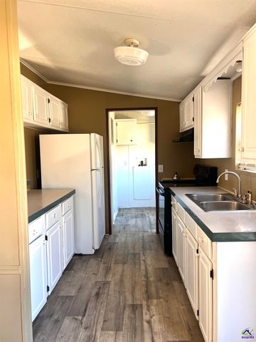 141 Shady Oaks Road, Eastman, GA 31023