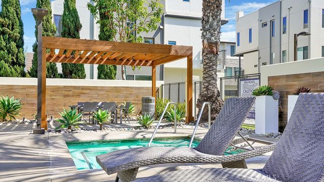 70 Ebb Tide, Newport Beach, CA 92663