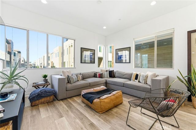 70 Ebb Tide, Newport Beach, CA 92663