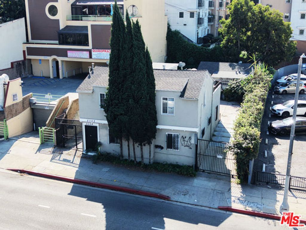 2352 W 3rd Street, Los Angeles, CA 90057