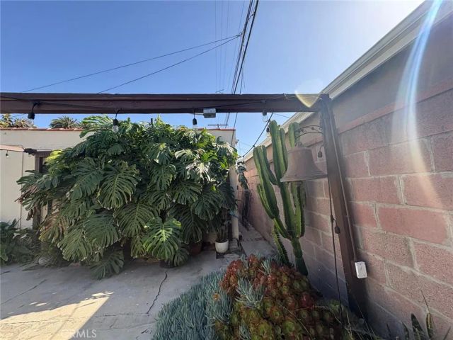 2207 S Cochran, Los Angeles, CA 90016