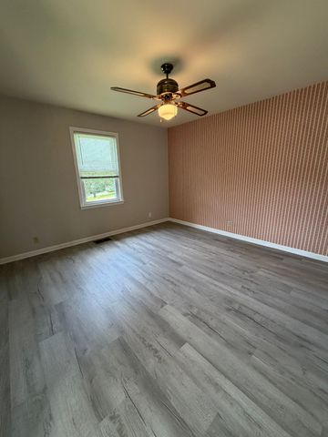 3252 Marthas Chapel Rd, Cunningham, TN 37052
