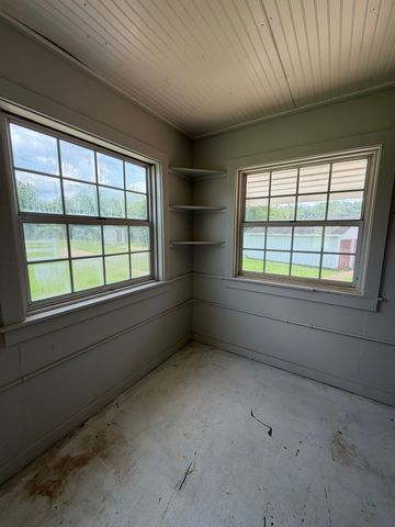 3252 Marthas Chapel Rd, Cunningham, TN 37052