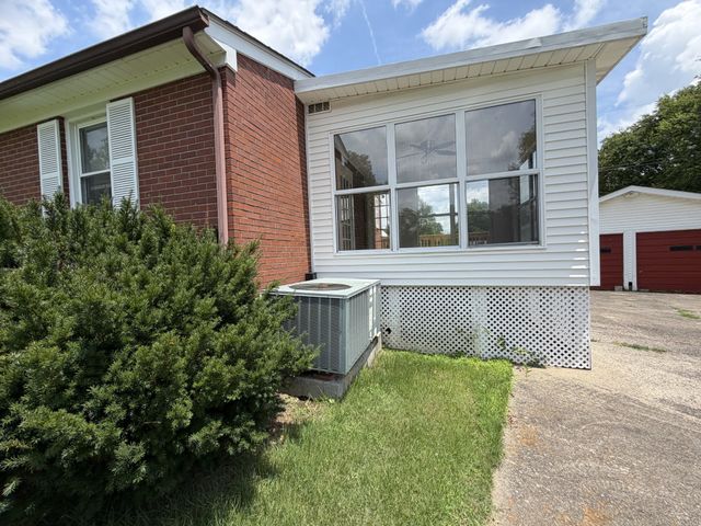 3252 Marthas Chapel Rd, Cunningham, TN 37052