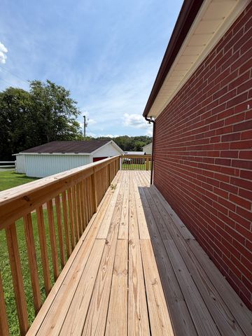 3252 Marthas Chapel Rd, Cunningham, TN 37052