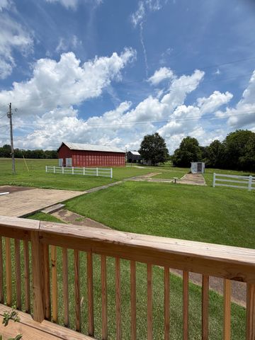 3252 Marthas Chapel Rd, Cunningham, TN 37052