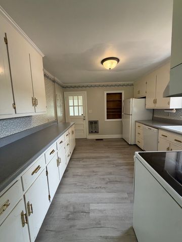 3252 Marthas Chapel Rd, Cunningham, TN 37052