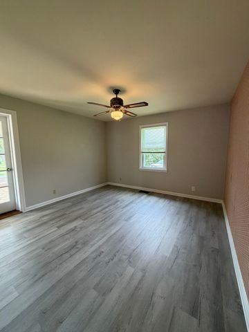 3252 Marthas Chapel Rd, Cunningham, TN 37052