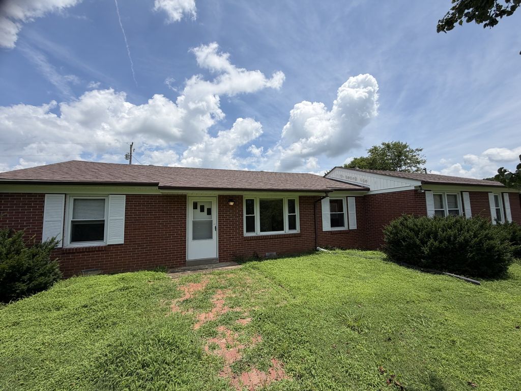 3252 Marthas Chapel Rd, Cunningham, TN 37052