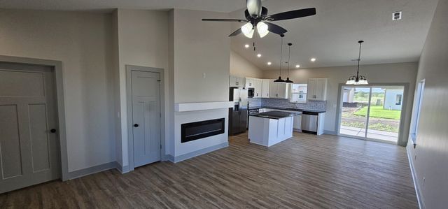 1541 Midway Ct., Valley Center, KS 67147