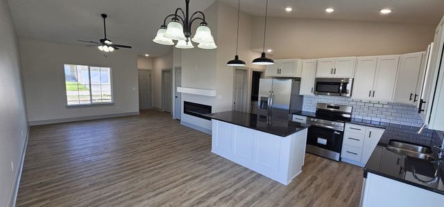 1541 Midway Ct., Valley Center, KS 67147