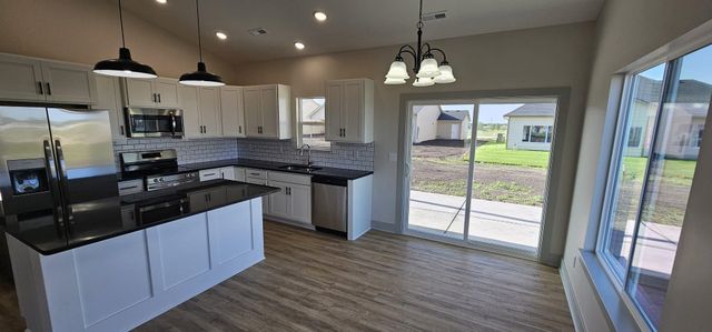 1541 Midway Ct., Valley Center, KS 67147