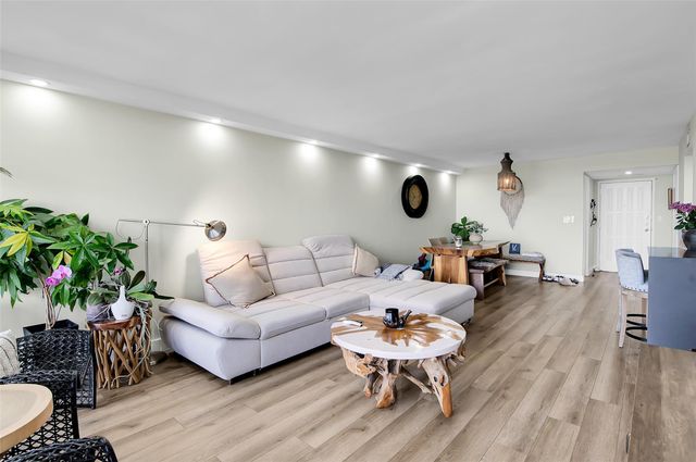 600 Parkview Dr 1029, Hallandale Beach, FL 33009