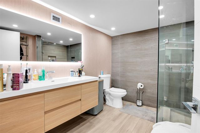 600 Parkview Dr 1029, Hallandale Beach, FL 33009