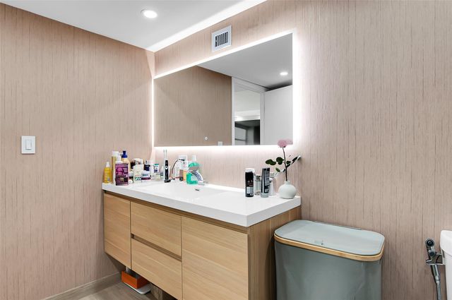 600 Parkview Dr 1029, Hallandale Beach, FL 33009