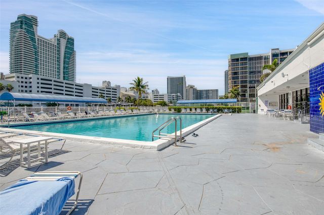 600 Parkview Dr 1029, Hallandale Beach, FL 33009