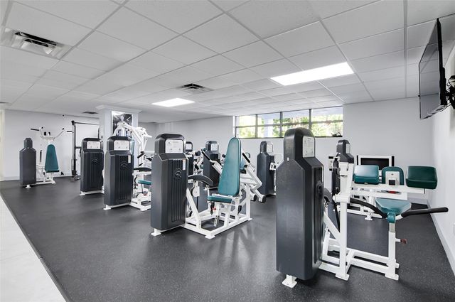 600 Parkview Dr 1029, Hallandale Beach, FL 33009