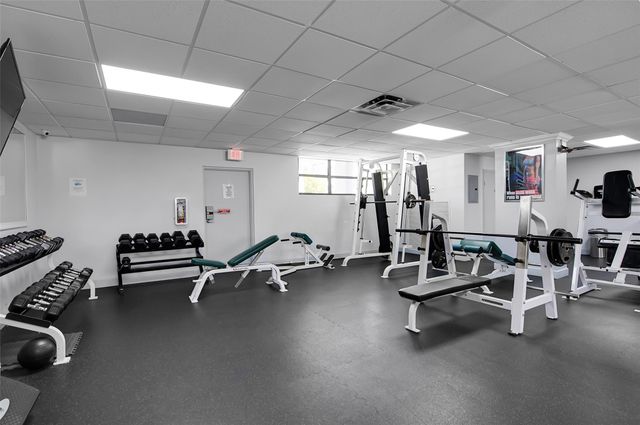 600 Parkview Dr 1029, Hallandale Beach, FL 33009