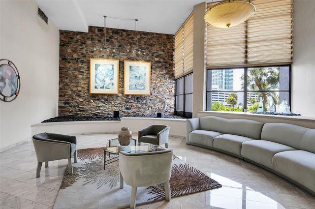 600 Parkview Dr 1029, Hallandale Beach, FL 33009