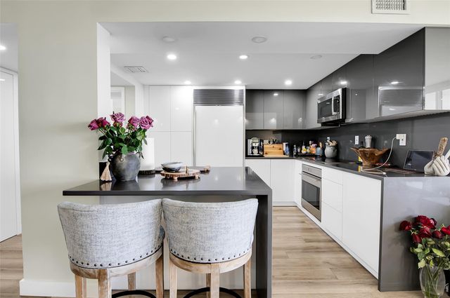 600 Parkview Dr 1029, Hallandale Beach, FL 33009