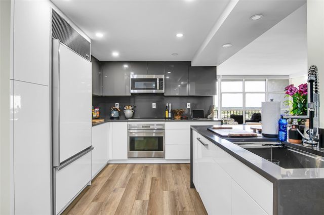 600 Parkview Dr 1029, Hallandale Beach, FL 33009