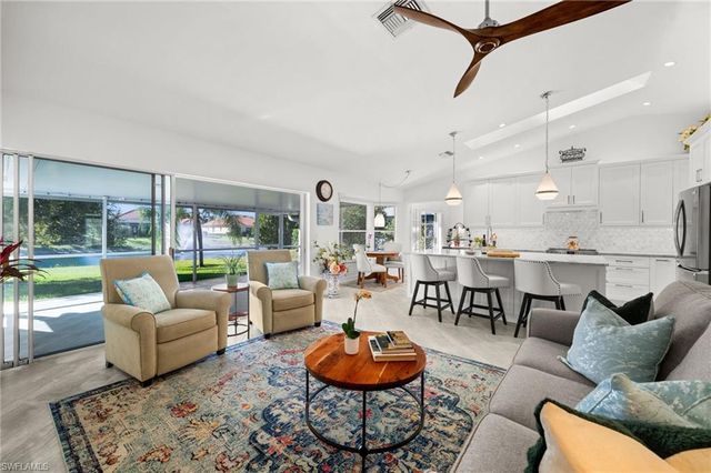 945 Moon Lake DR, Naples, FL 34104