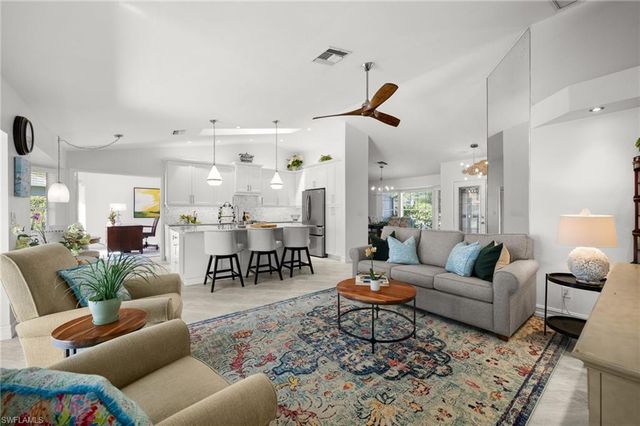 945 Moon Lake DR, Naples, FL 34104