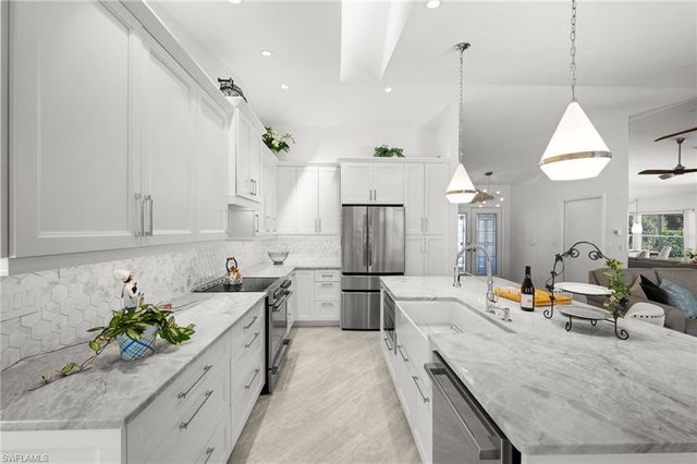 945 Moon Lake DR, Naples, FL 34104