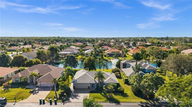 945 Moon Lake DR, Naples, FL 34104