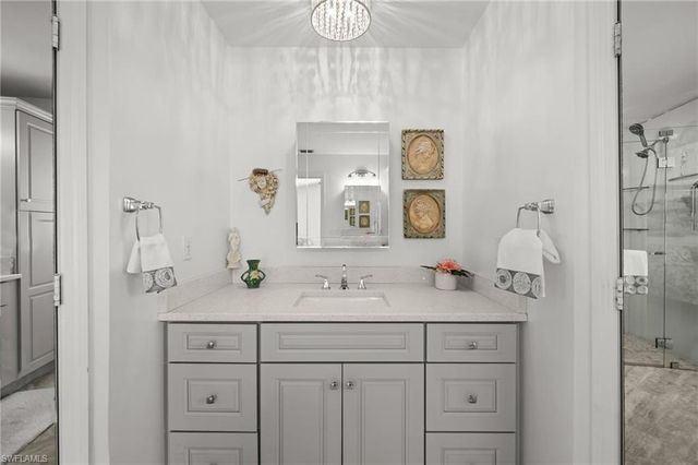 945 Moon Lake DR, Naples, FL 34104