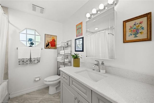 945 Moon Lake DR, Naples, FL 34104