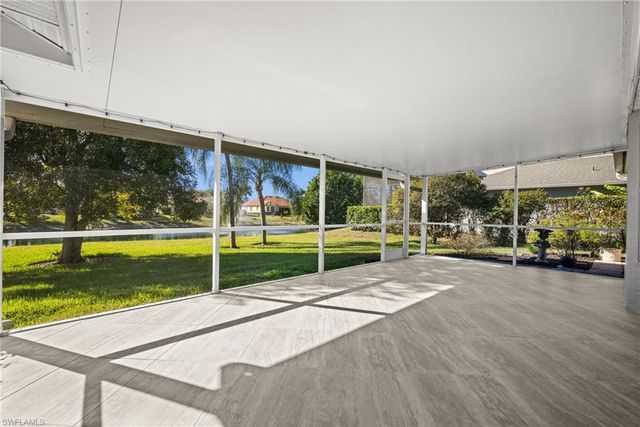 945 Moon Lake DR, Naples, FL 34104