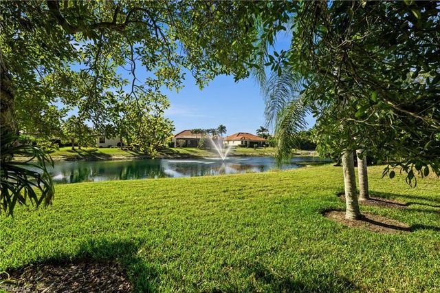 945 Moon Lake DR, Naples, FL 34104