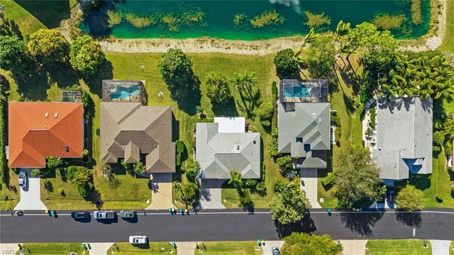 945 Moon Lake DR, Naples, FL 34104