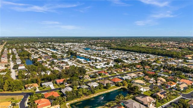 945 Moon Lake DR, Naples, FL 34104