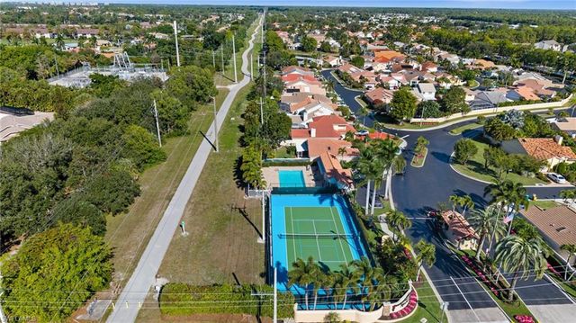 945 Moon Lake DR, Naples, FL 34104
