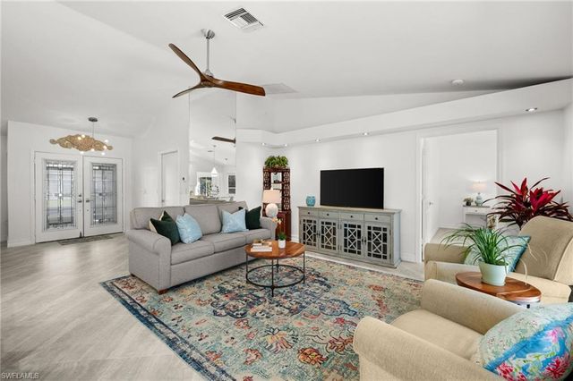 945 Moon Lake DR, Naples, FL 34104