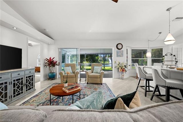 945 Moon Lake DR, Naples, FL 34104