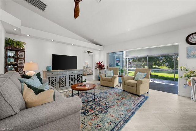 945 Moon Lake DR, Naples, FL 34104